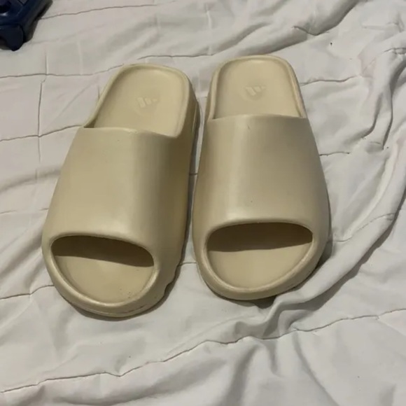 yeezy slides - Picture 3 of 6